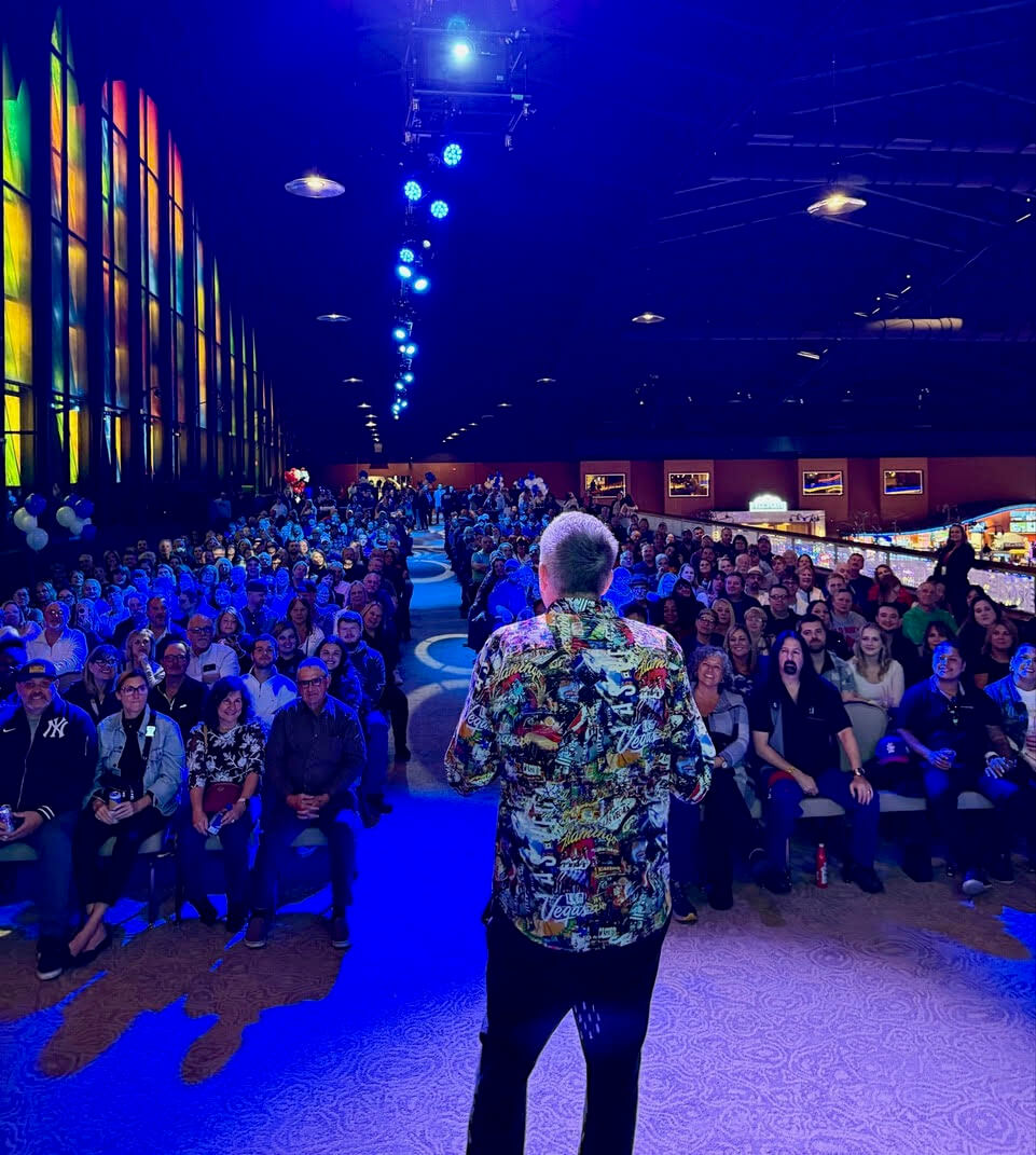 Vegas Matt meeting a packed room of fans
